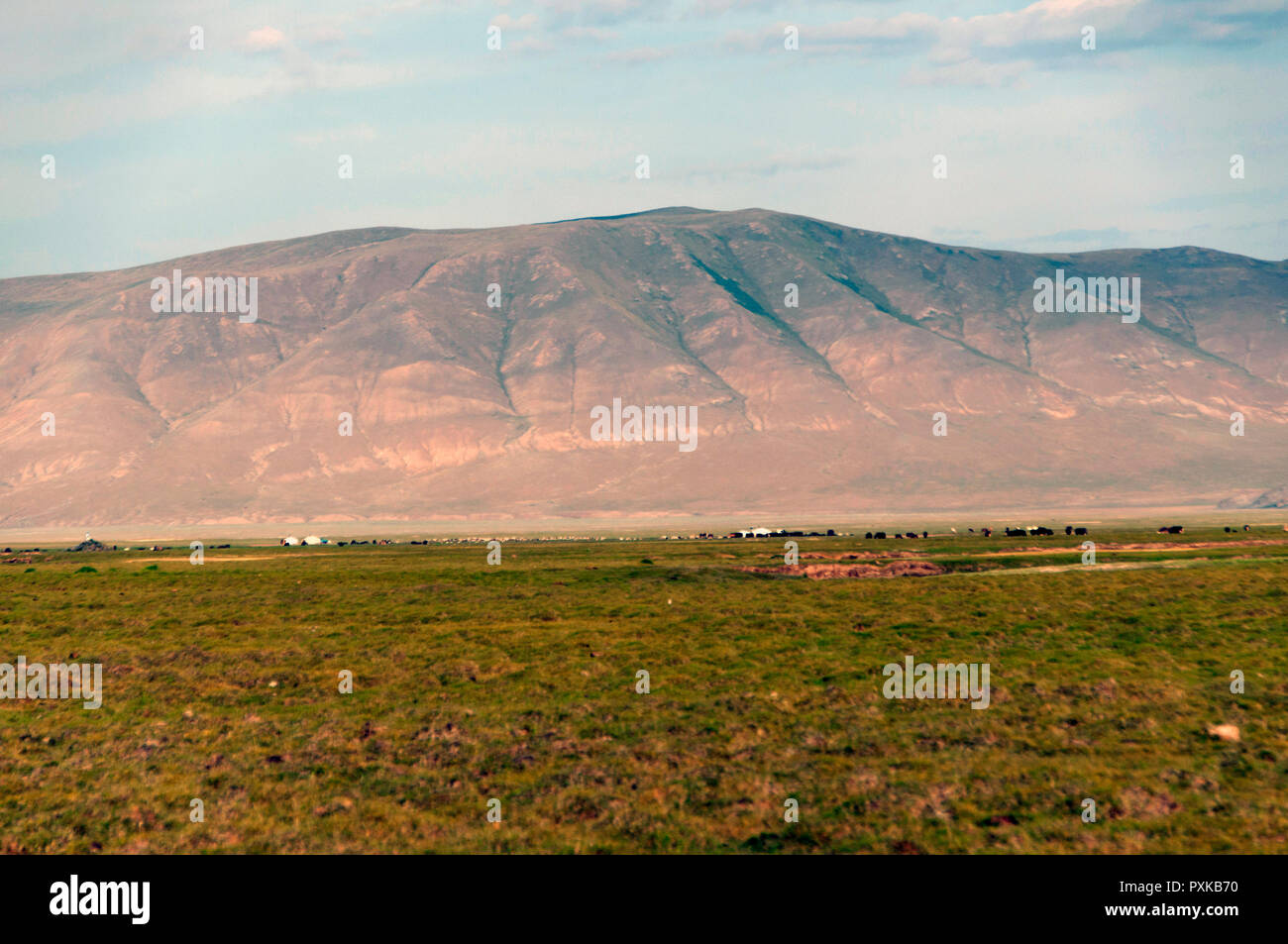 Anomalia-innalzate mountain range vicino Galuut, Bayankhangor Provincia, Mongolia Foto Stock