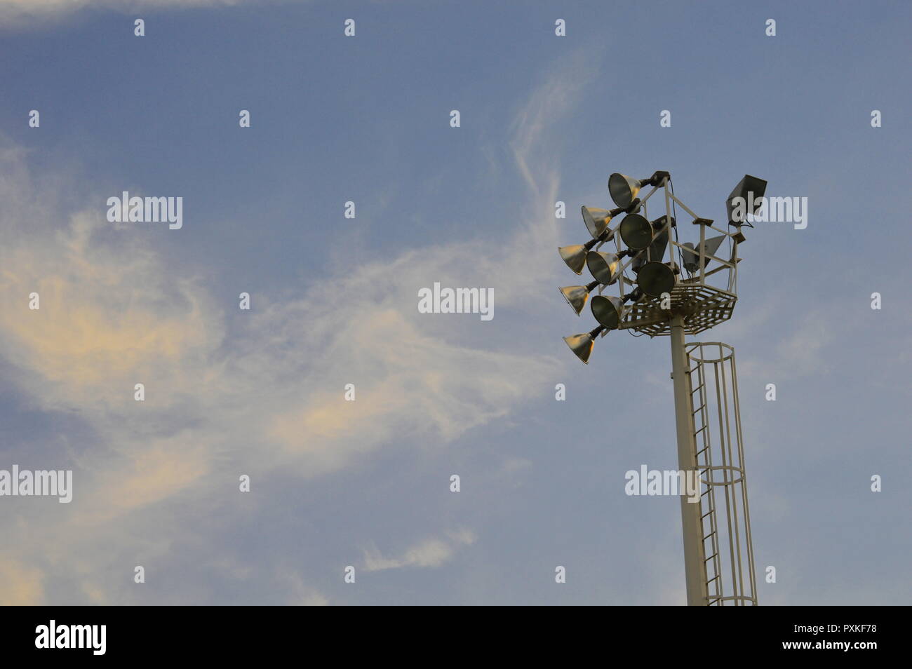 Pubblico lampada elettrica post Foto Stock