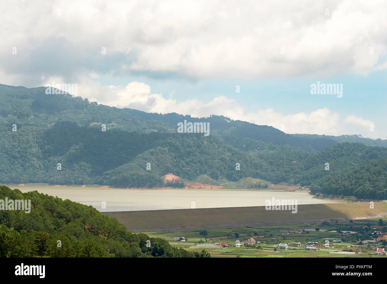 Vista del Dran (Don Duong) Diga di Lam Dong, Vietnam Foto Stock