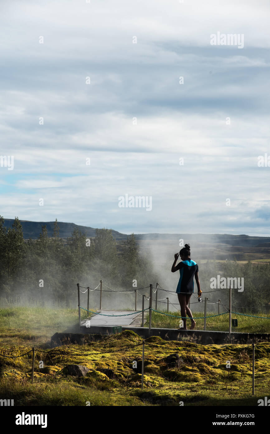 Le acque termali in Islanda. Gamla Laughin, meglio conosciuto come Laguna Segreta è la più vecchia piscina nel paese, nella zona di Fludir. Soth Islanda Foto Stock