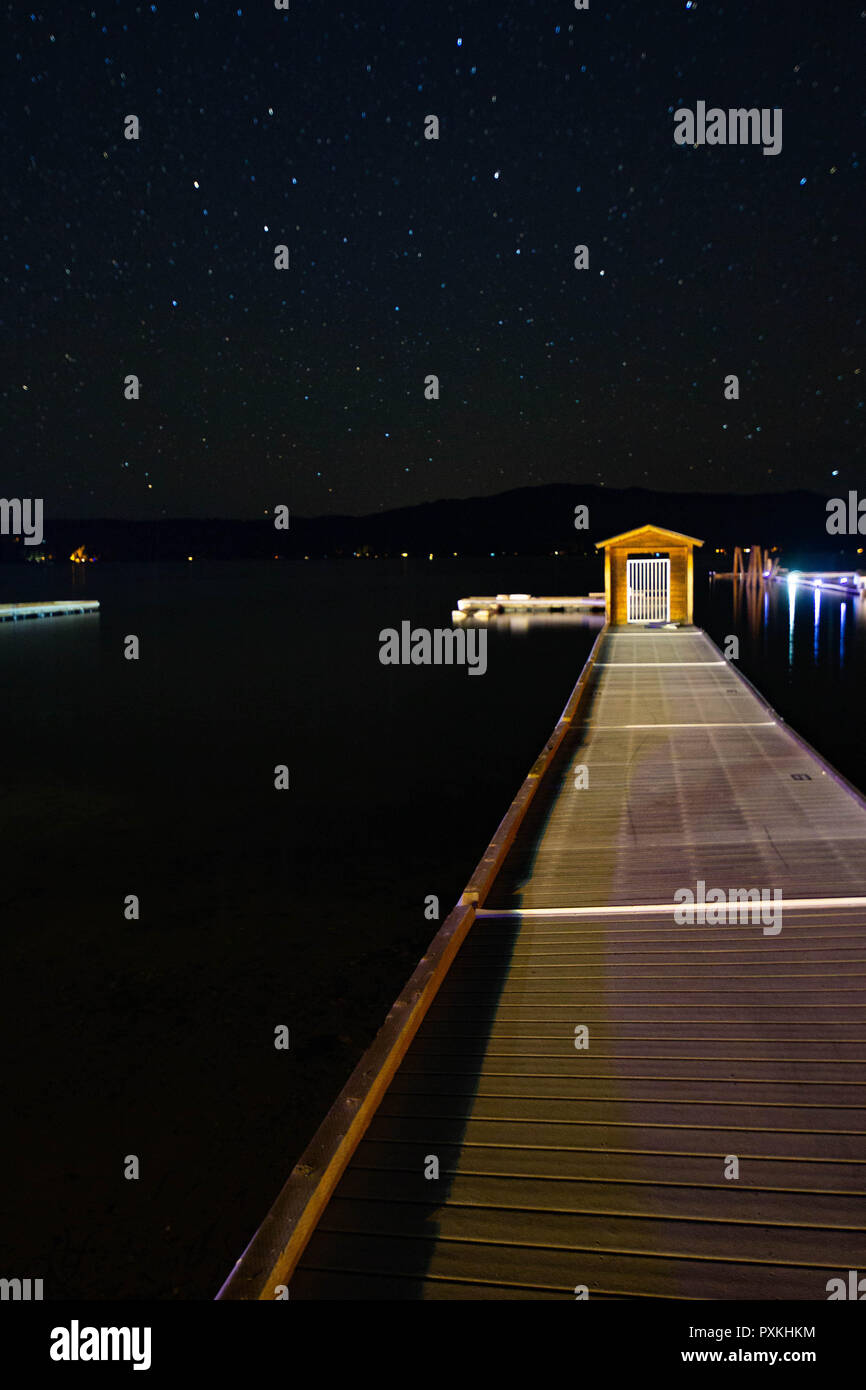 Notte stellata in McCall Idaho sul lago Payette Foto Stock