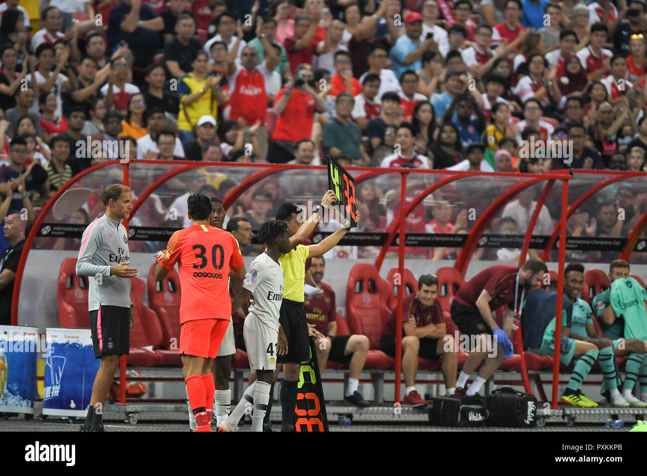 Kallang-Singapore-28lug2018:giocatore del PSG preparare cambiando la sostituzione durante il CPI2018 tra l'Arsenal contro a Parigi saint-tedesco a stadi nazionali Foto Stock