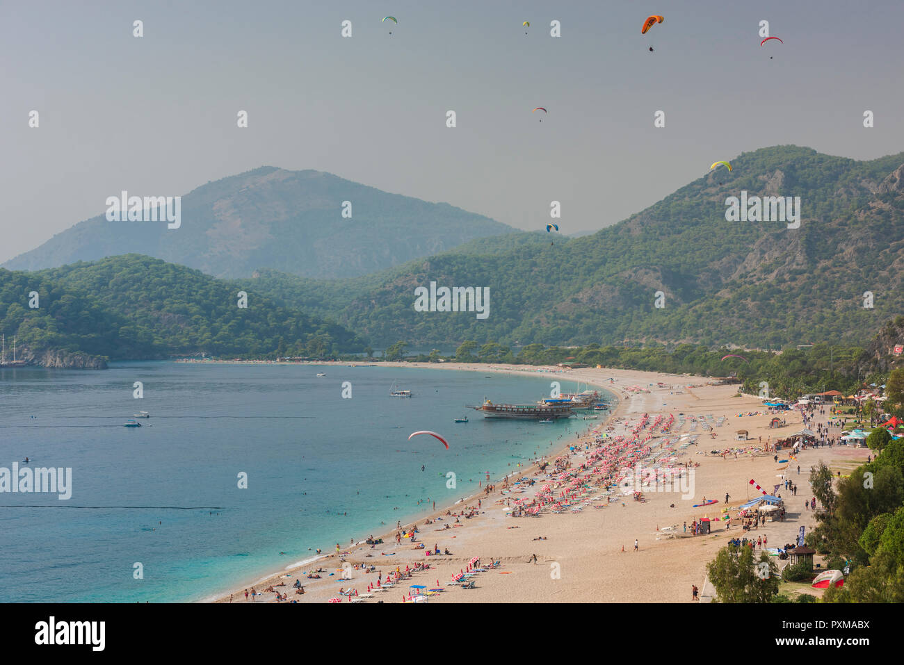 OLUDENIZ, MUGLA, TURCHIA , 20 ottobre 2018; Oludeniz air games festival. 900 atleti di parapendio è volato al festival. Oludeniz è un famoso paraglidi Foto Stock