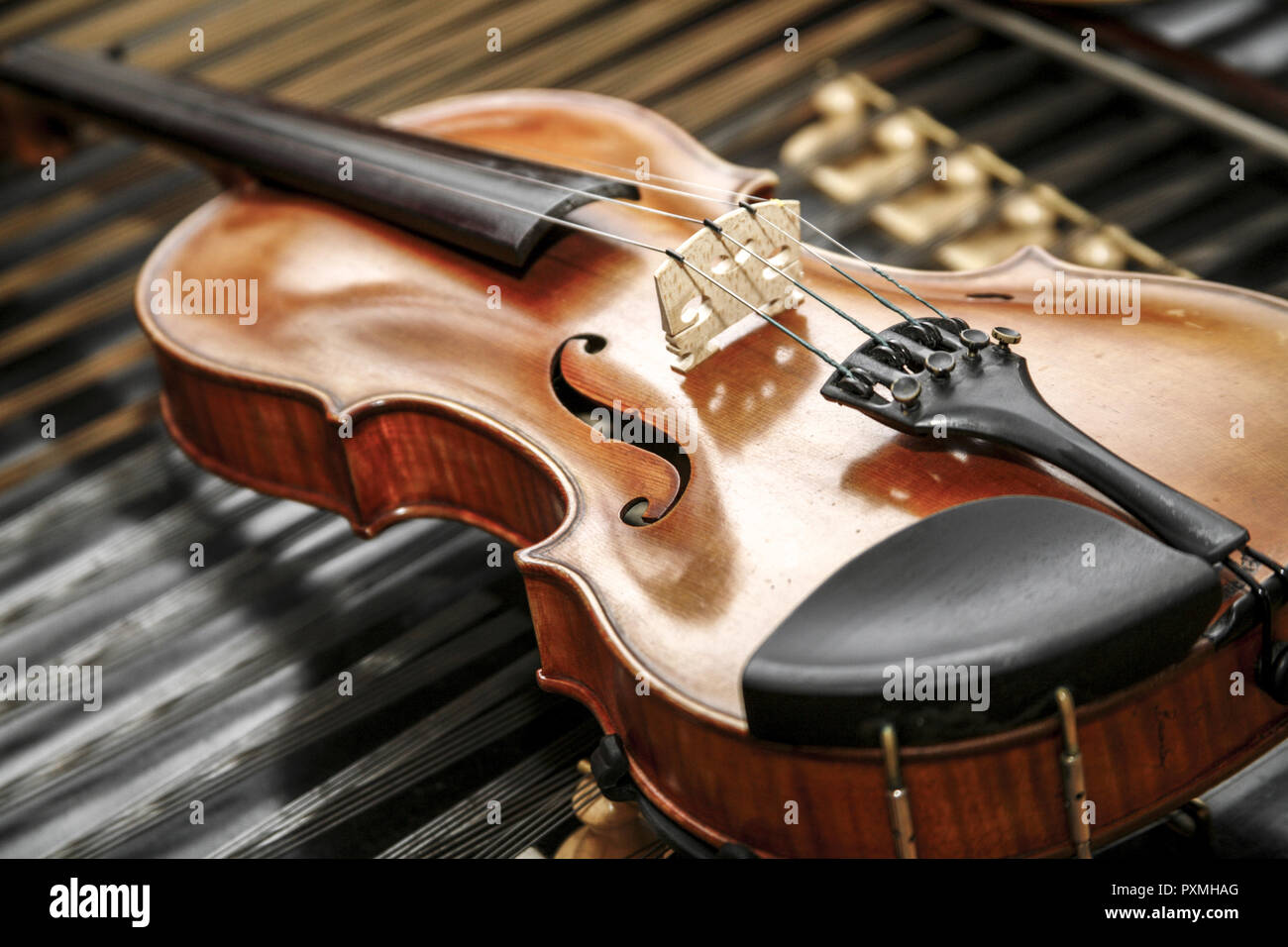 Musikinstrument, violin, dettaglio, strumento, Streichinstrument, Saiteninstrument, Geige, Halbgeige, Diskantinstrument, Resonanzkoerper, Saiten, Konze Foto Stock