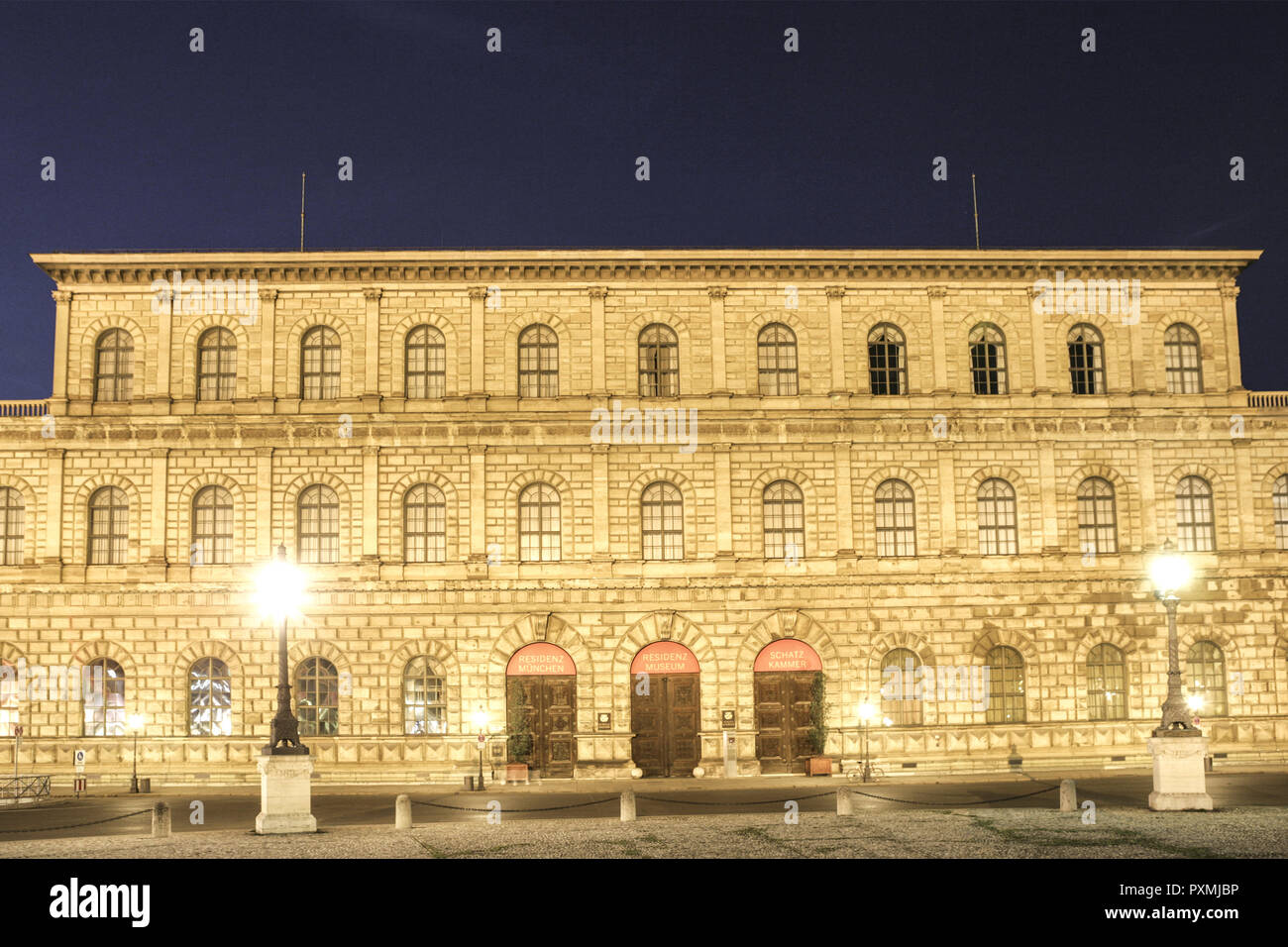 Architektur, Bauwerk, Bauwerke, Bayern, Deutschland, Gebaeude, Gebäude, Giuseppe, Max, Max-Joseph-Platz, Muenchen, Muenchner, München, Münchner, Oberbay Foto Stock