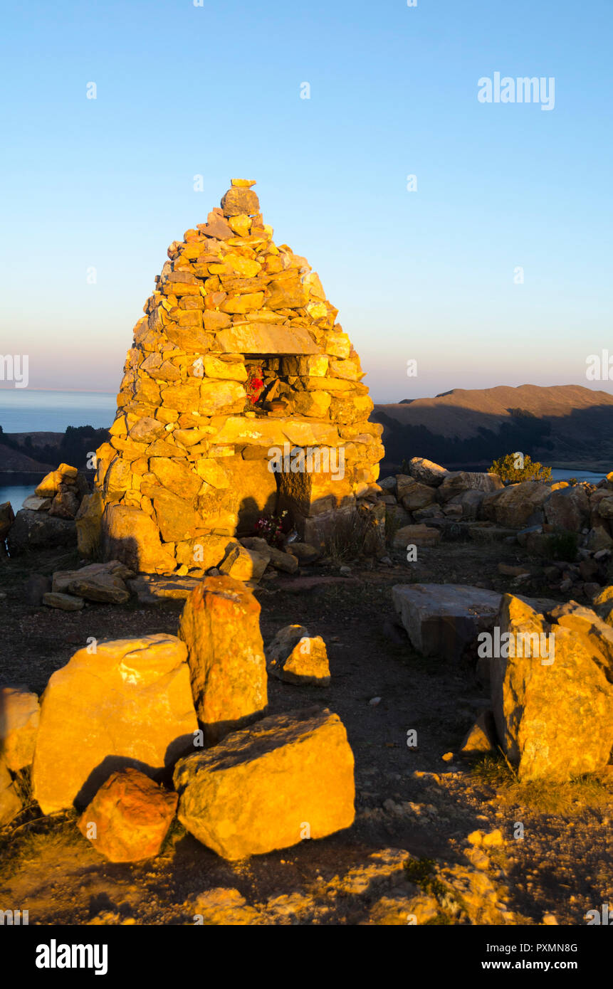 Tempio sulla collina a Alba, Isla del Sol, il lago Titicaca, Bolivia Foto Stock