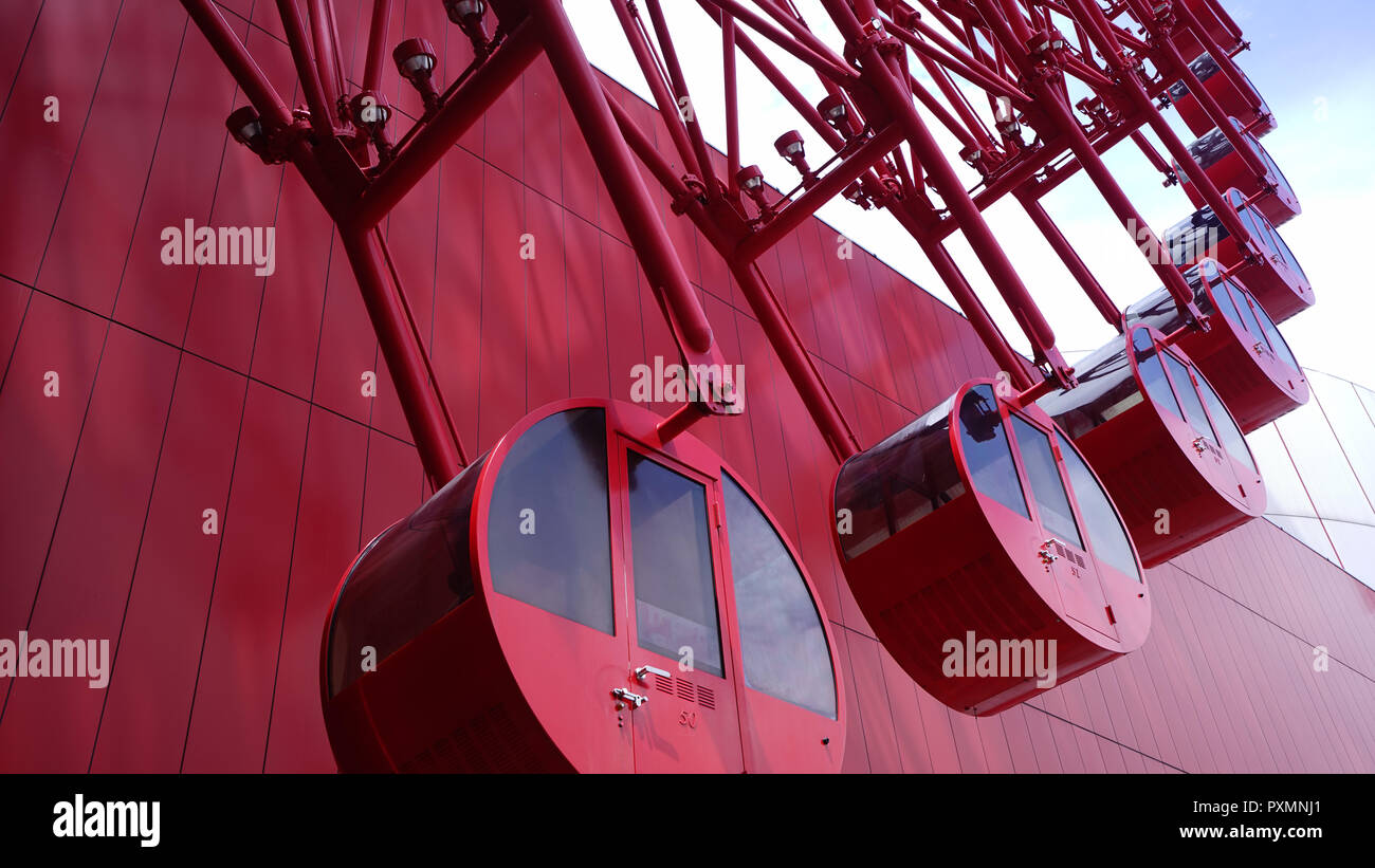 La red enorme ruota Ferris edificio in Osaka Foto Stock