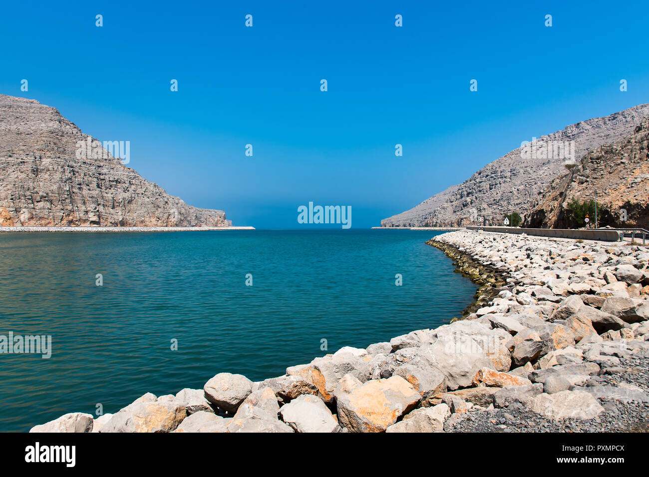 Fiordi della penisola di Musandam vicino Khasab in Oman Foto Stock