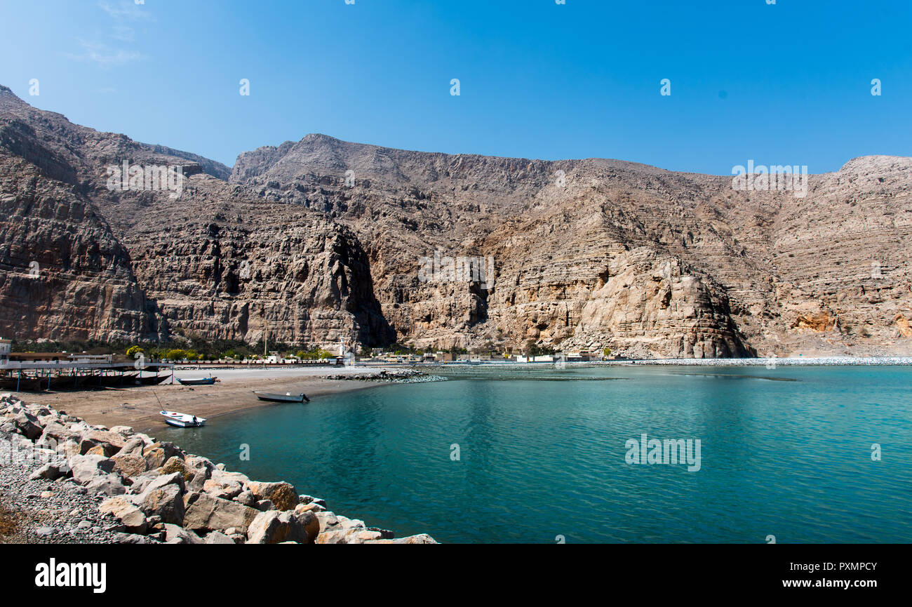 Fiordi della penisola di Musandam vicino Khasab in Oman Foto Stock