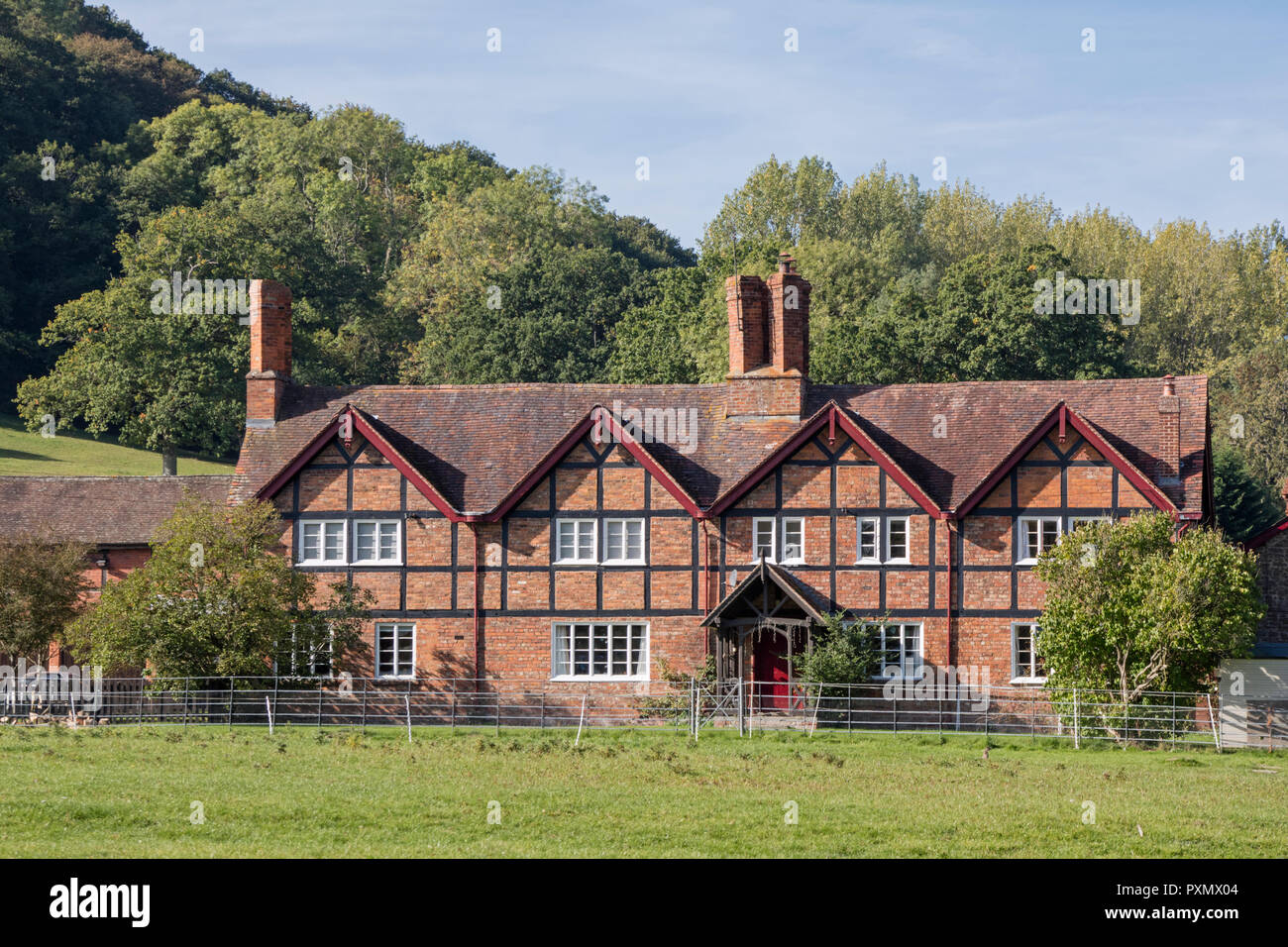 La struttura di legno agriturismo nel villaggio di Eastnor, Herefordshire, England, Regno Unito Foto Stock