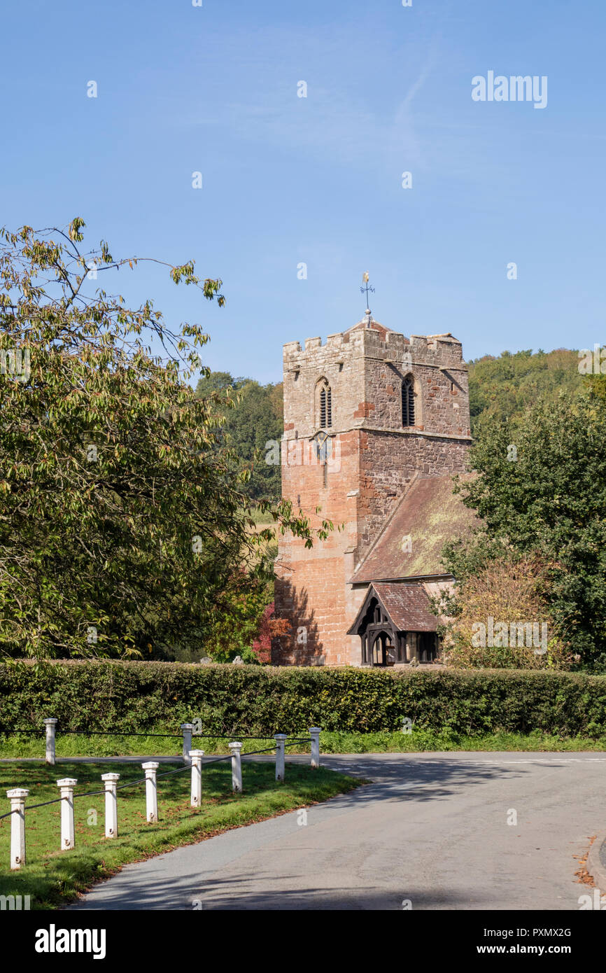 La Chiesa di San Giovanni Battista nel villaggio di Eastnor, Herefordshire, England, Regno Unito Foto Stock