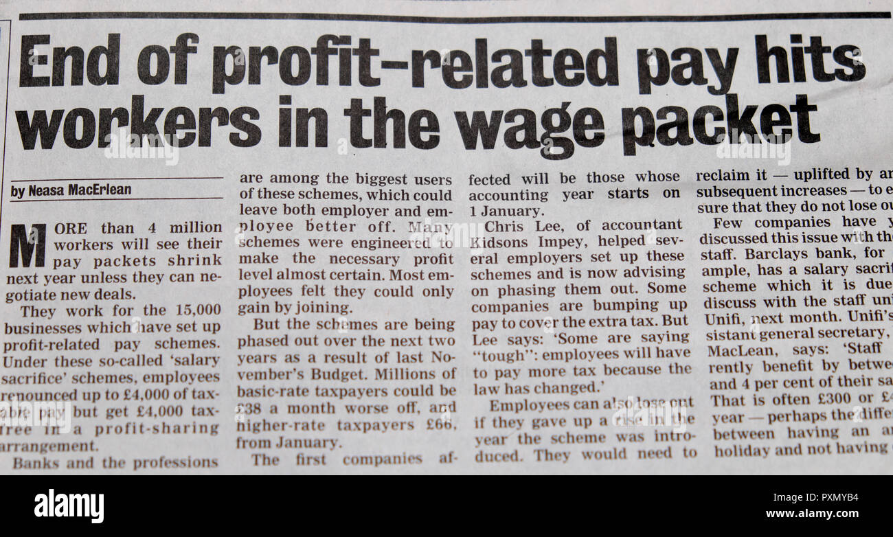 'Fine di profitto relativi pay colpisce i lavoratori nel pacchetto salariale' articolo di giornale London REGNO UNITO 1997 Foto Stock