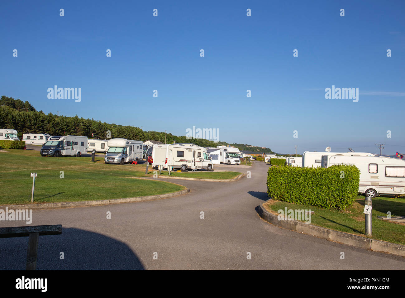 Roulotte e camper su Bron-Y-Wendon campeggio nel Galles del Nord Regno Unito Foto Stock