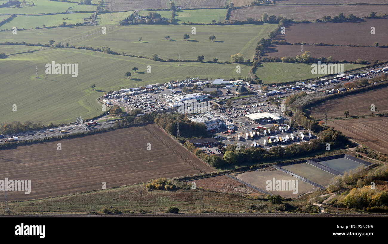 Vista aerea di servizi Toddington, Nord e Sud, autostrada M1 Foto Stock