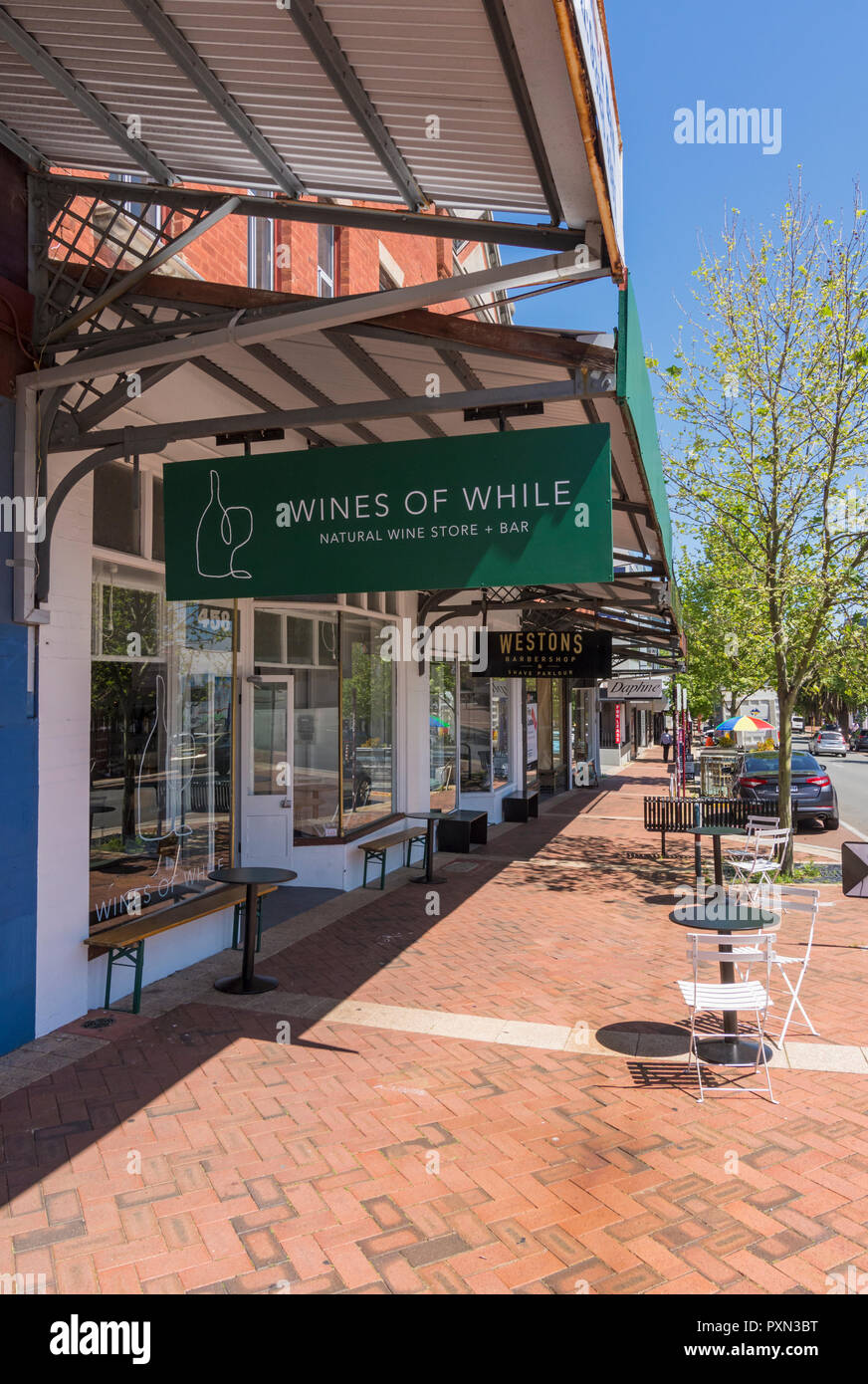 I vini di mentre il bar e il vino naturale store sulla periferia del Northbridge centro divertimenti, William St, Perth, Western Australia Foto Stock