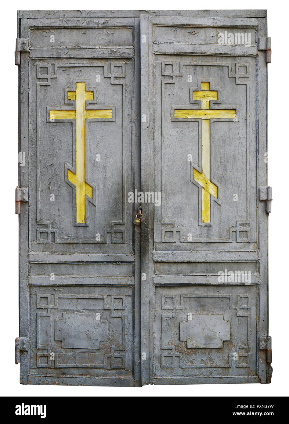 Bloccato in legno porte sporche della vecchia chiesa storica con golden croci cristiane. La vernice grigia pelato via da tempo. Isolato su bianco Foto Stock