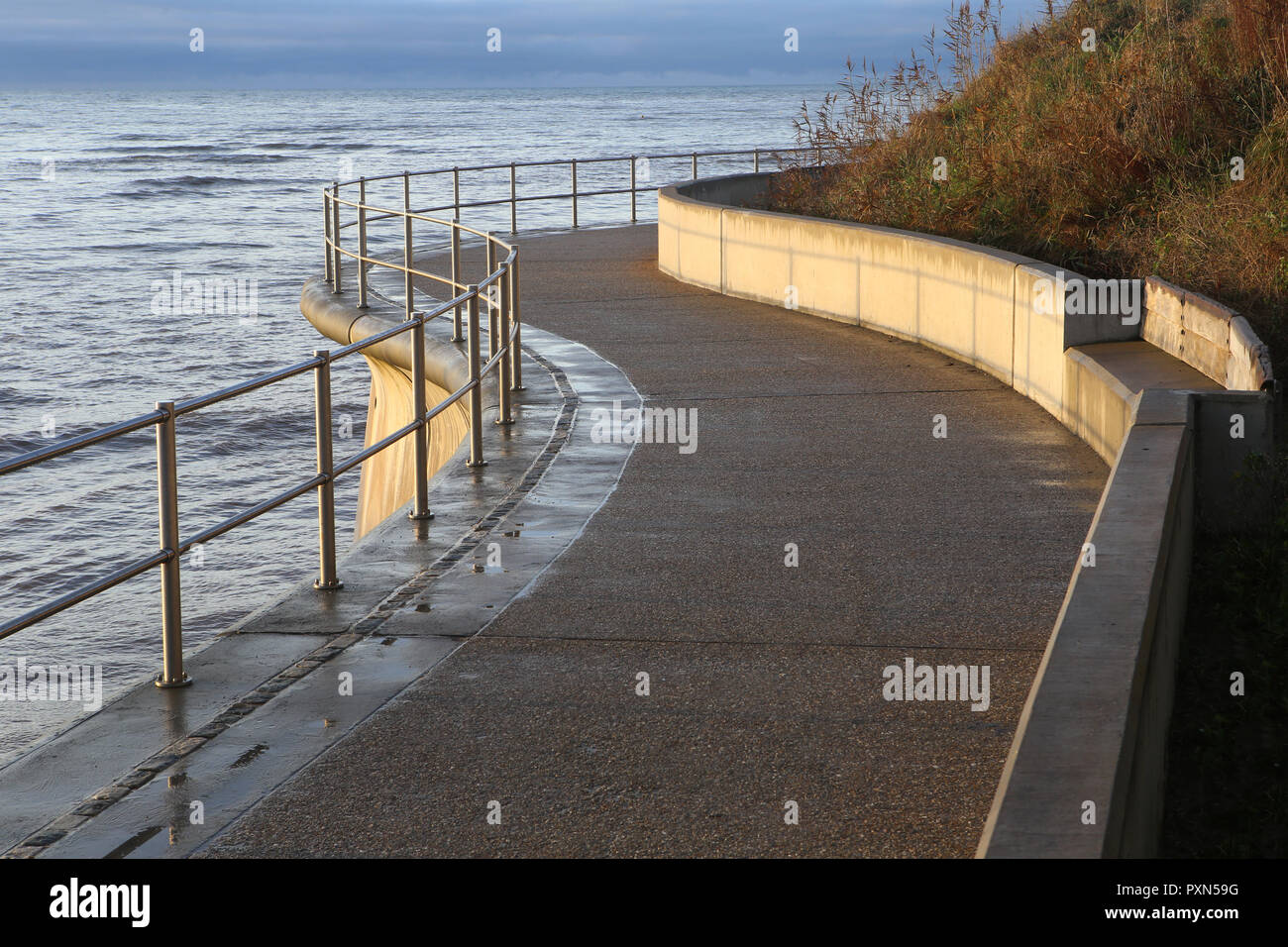 Passaggio pedonale costiero in Early Morning Light Foto Stock