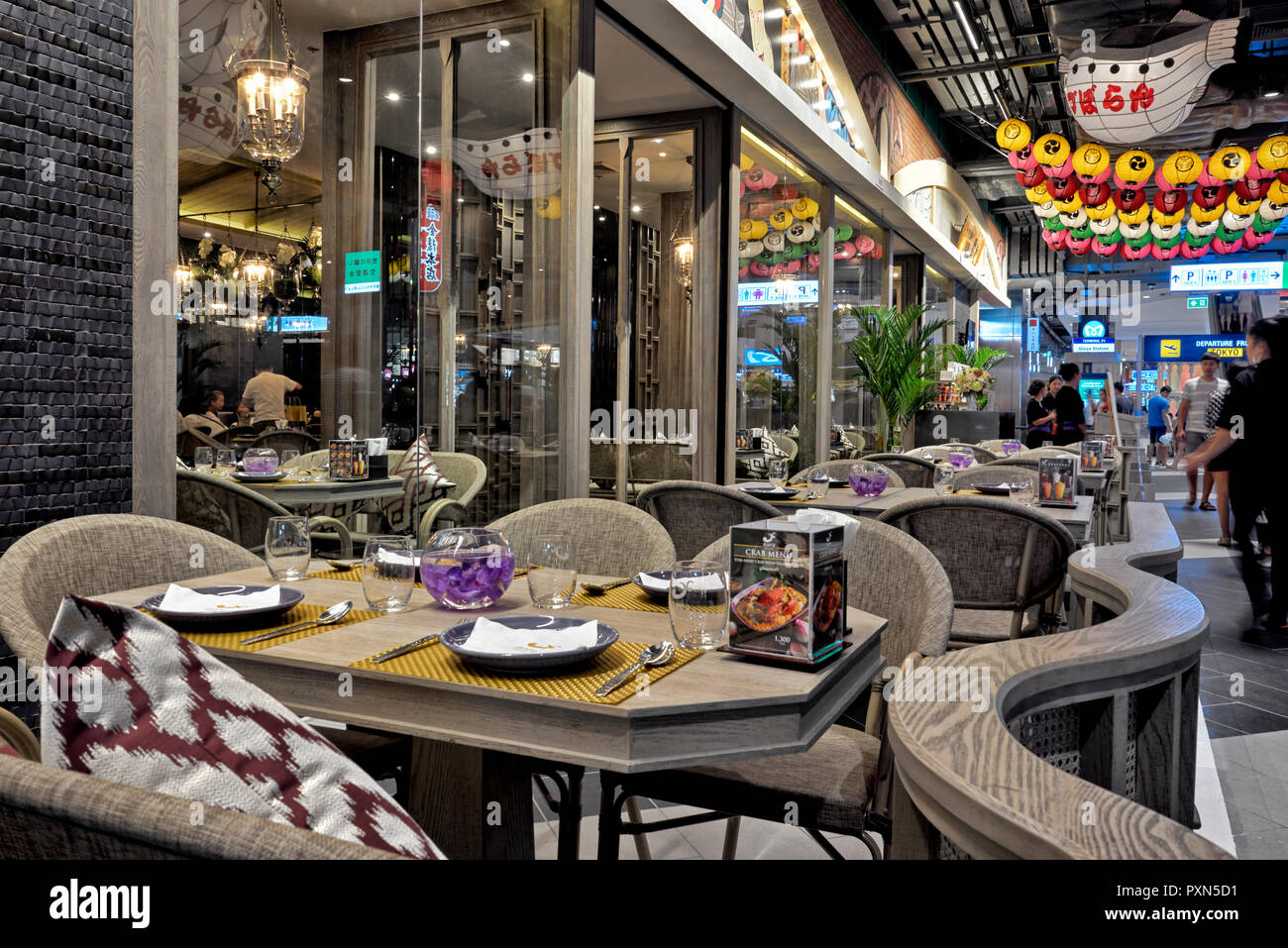 Raffinati ristoranti impostazione a un ristorante giapponese nel terminale 21 shopping mall, Pattaya, Thailandia Foto Stock