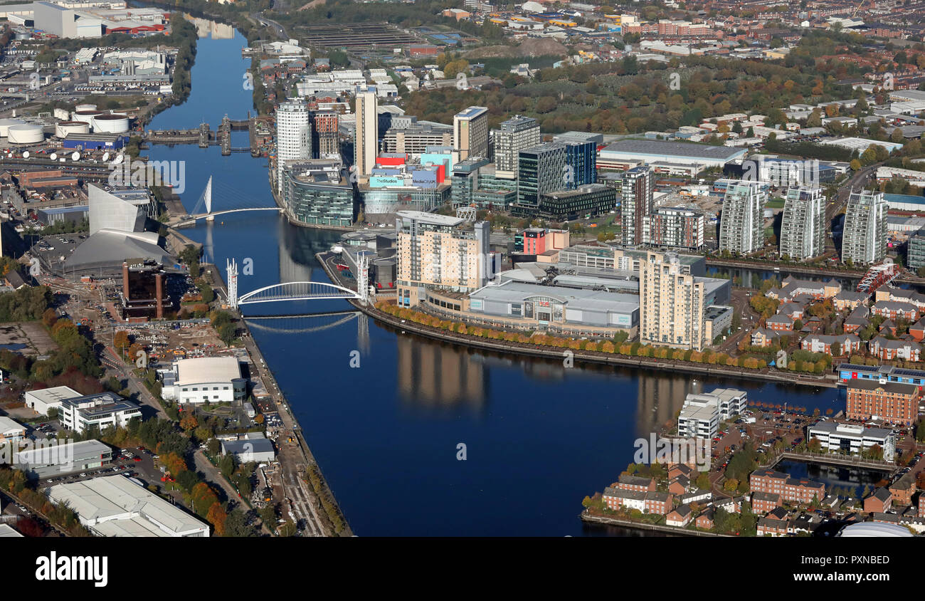 Vista aerea di Salford Quays compresi MediaCityUK con la BBC e ITV Dock10 & Kellogs, vicino Manchester Foto Stock