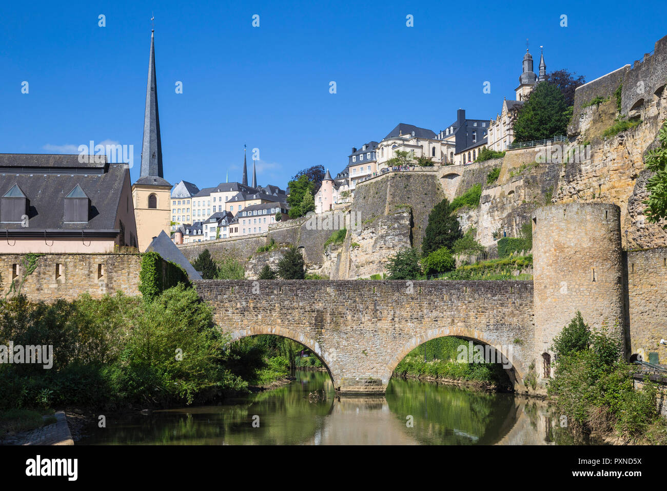 Lussemburgo Il Lussemburgo città, pietra Stierchen passerella e Brock promontorio Foto Stock