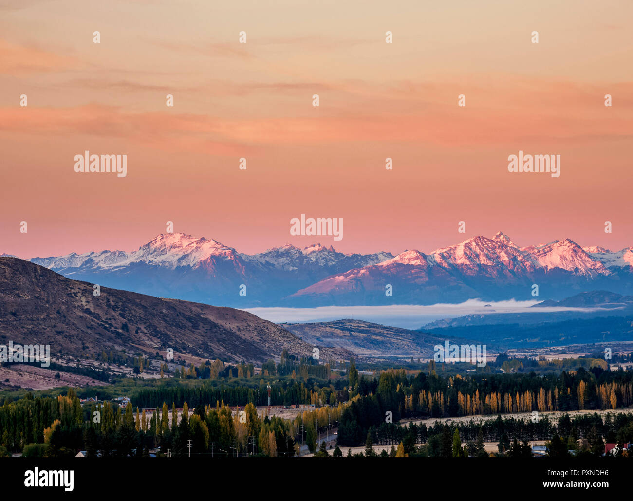 Esquel a sunrise, vista in elevazione, Chubut Provincia, Patagonia, Argentina Foto Stock