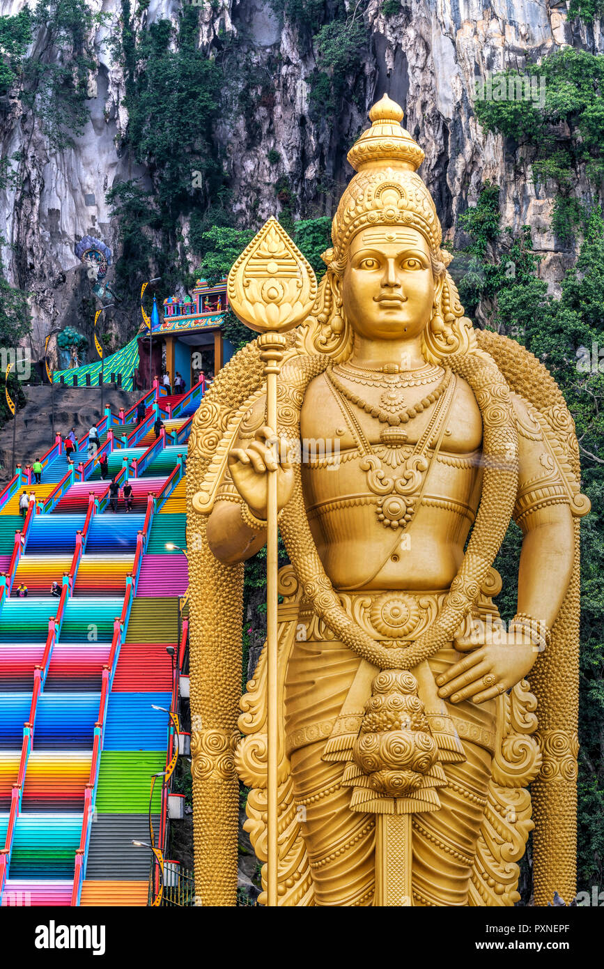 Ingresso Grotte Batu con la statua Murugan, Selangor, Kuala Lumpur, Malesia Foto Stock