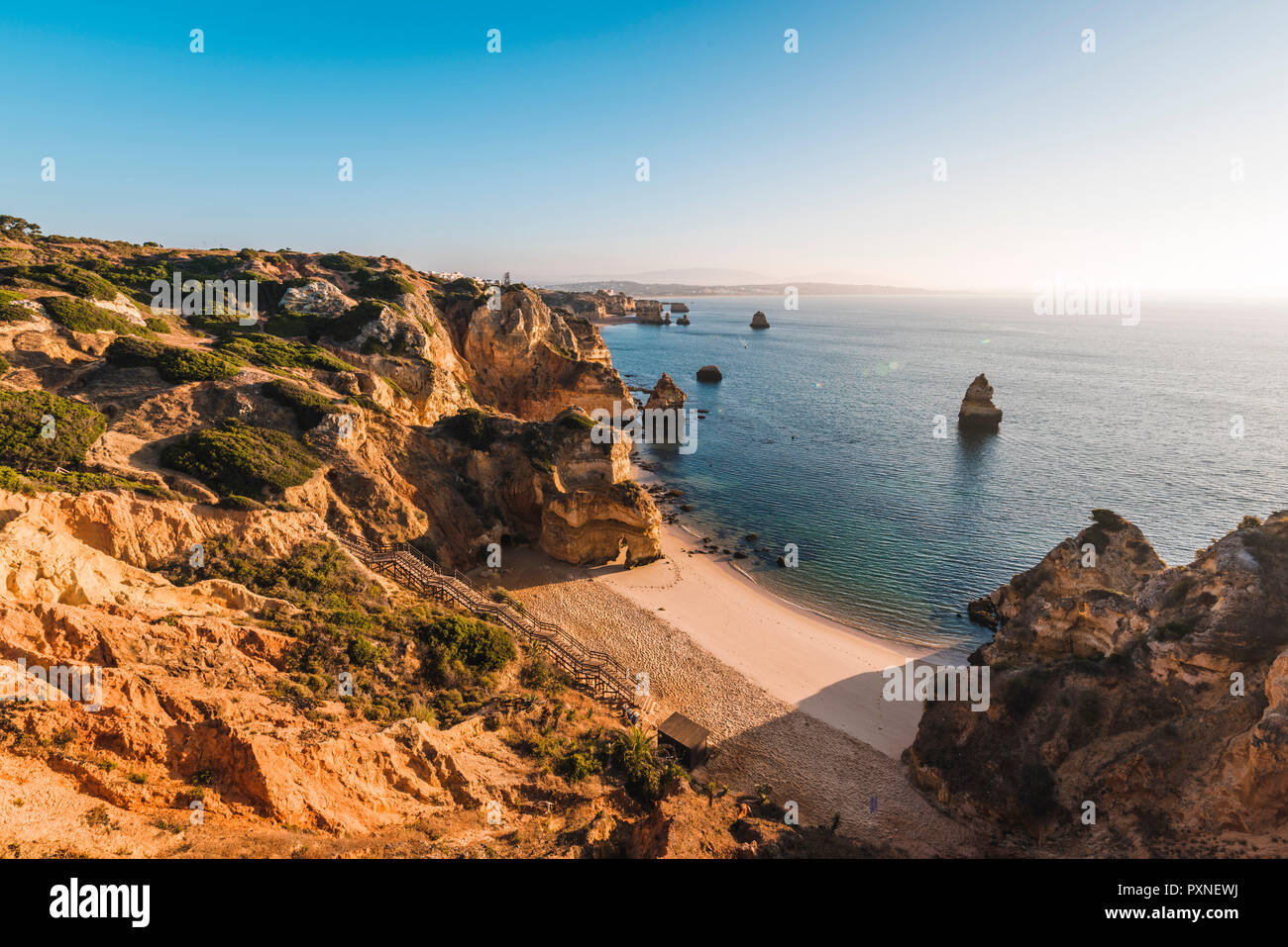 Il Portogallo, Algarve, distretto di Faro, Lagos, Camilo (spiaggia Praia do Camilo). Foto Stock
