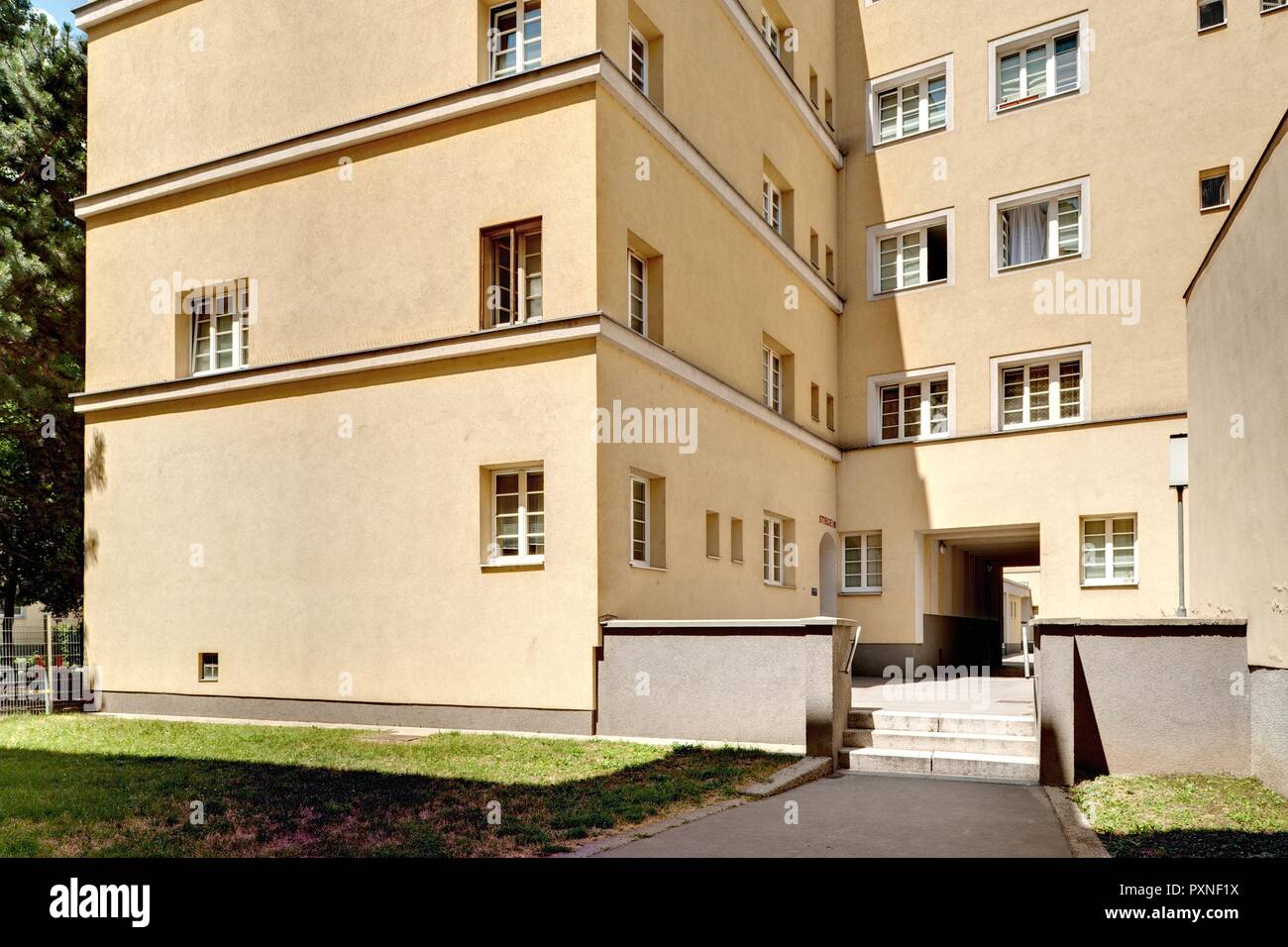 Wien, Gemeindebau des "Roten Wien - Vienna, Consiglio Tenement blocco, "rosso" di Vienna, Karl Höger-Hof und Friedrich Engels-Hof, Ehamgasse 5 bzw 8, Hugo vai Foto Stock