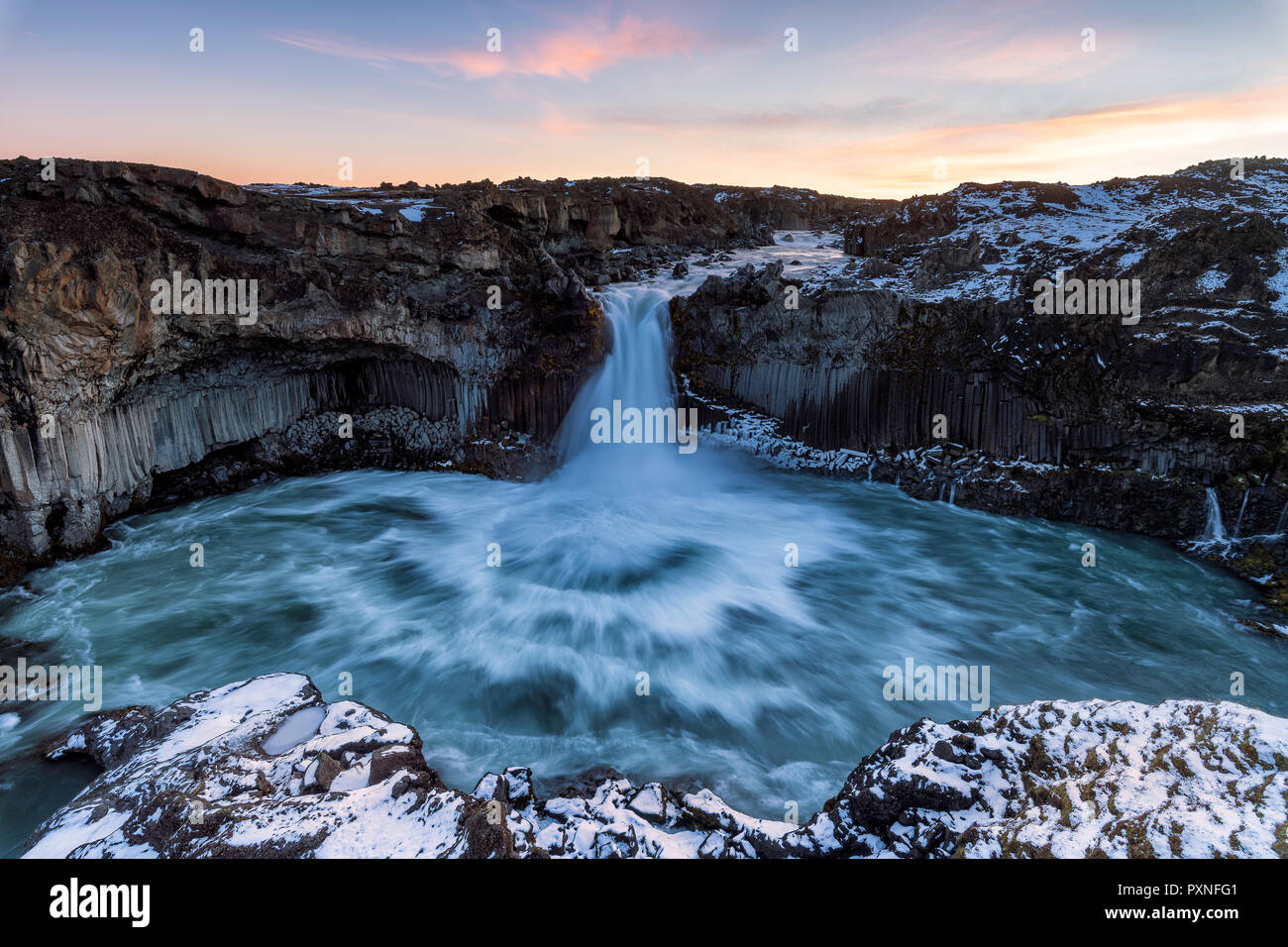 Sprengisandur, Islanda - La cascata Aldeyjarfoss è situato nel nord dell'Islanda presso la parte settentrionale dell'altopiano Sprengisandur Road che Foto Stock