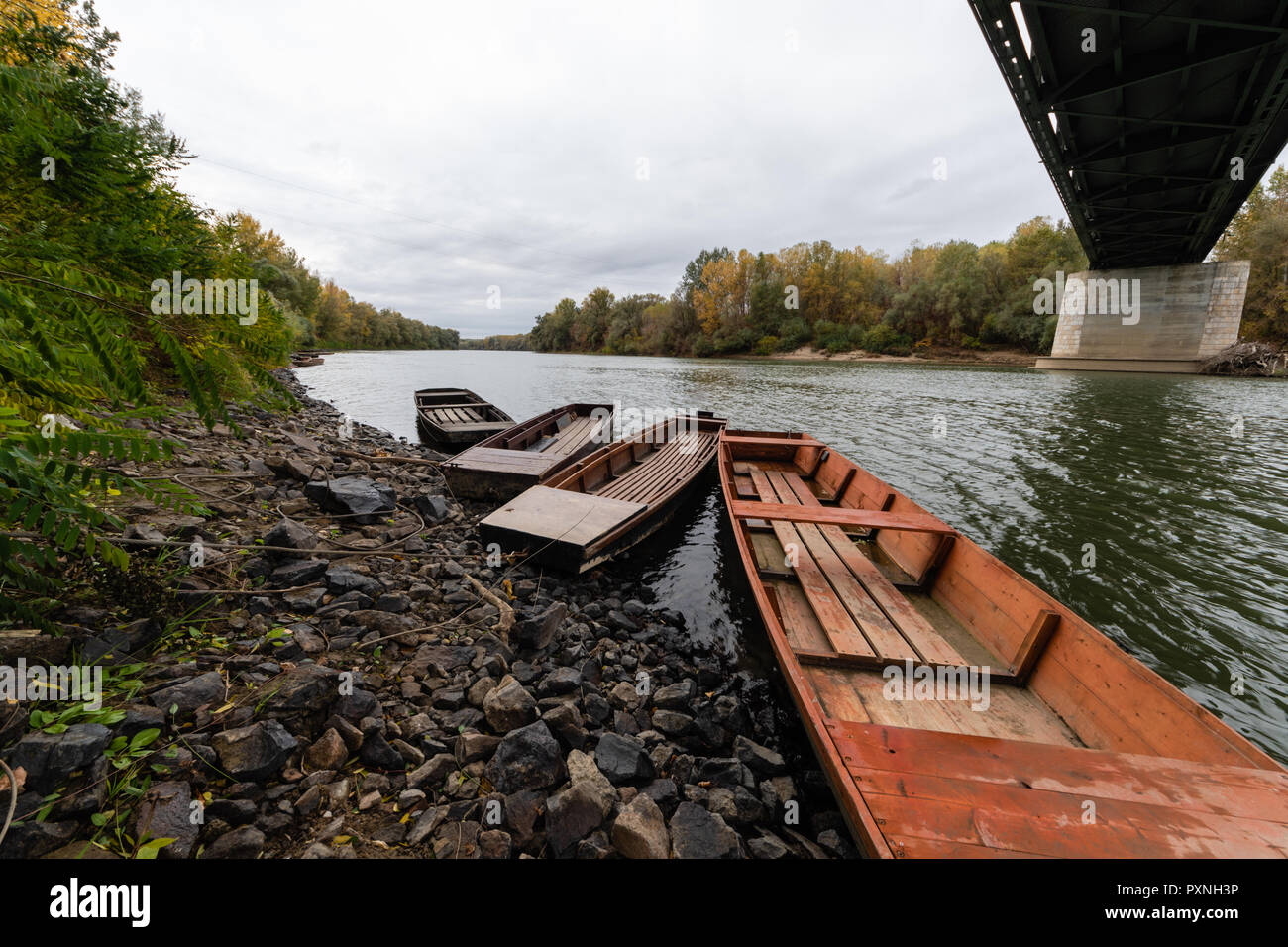 Barche sul fiume in Ungheria Foto Stock