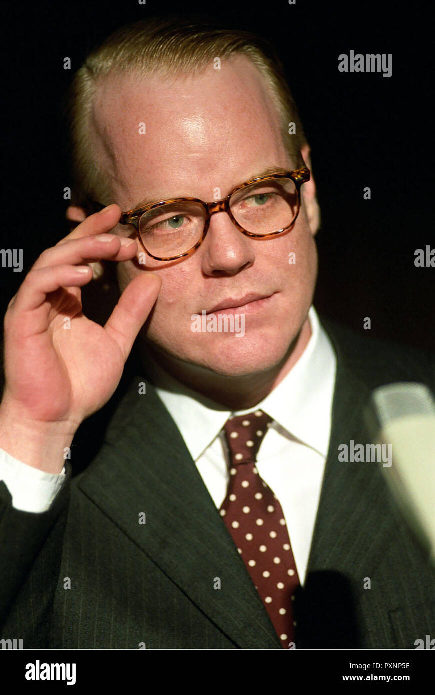 Capote, 2005 Regie: Bennett Miller, Philip Seymour Hoffman come il famoso autore Truman Capote Foto Stock