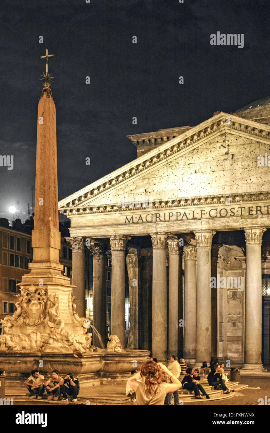 L'Italia, Rom, Pantheon bei Nacht Foto Stock