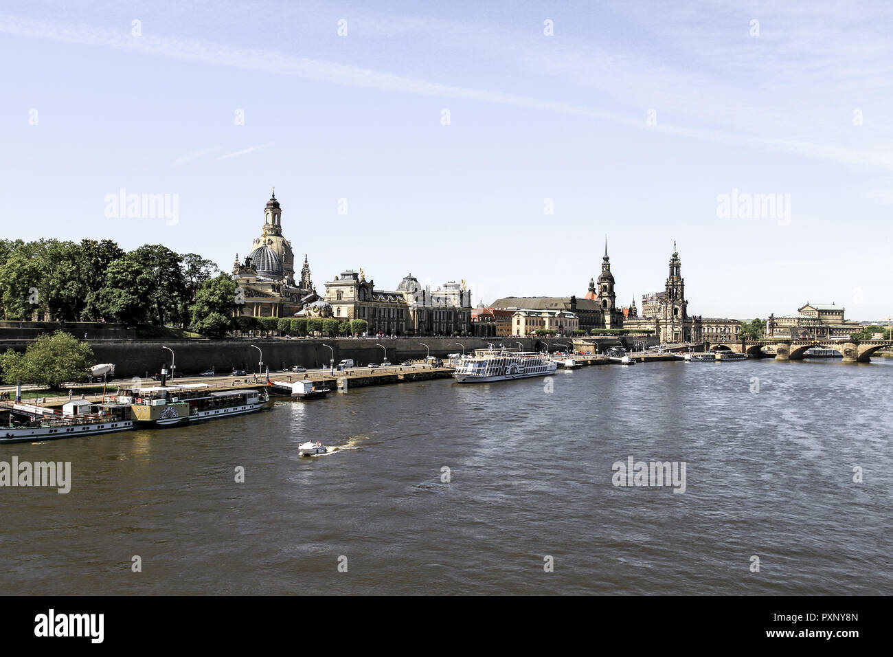 Deutschland, Sachsen, Dresden Altstadt mit Elba, Elbufer Foto Stock