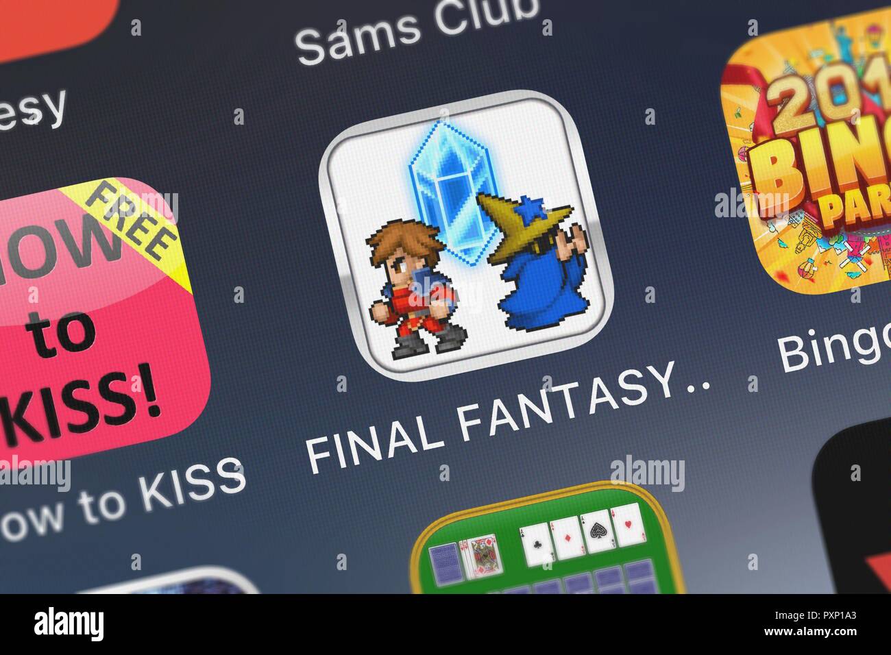 London, Regno Unito - 23 Ottobre 2018: Close-up shot di SQUARE ENIX INC del popolare app FINAL FANTASY DIMENSIONI. Foto Stock London, Regno Unito - 23 Ottobre 2018: Close-up shot di SQUARE ENIX INC del popolare app FINAL FANTASY DIMENSIONI. Foto Stock