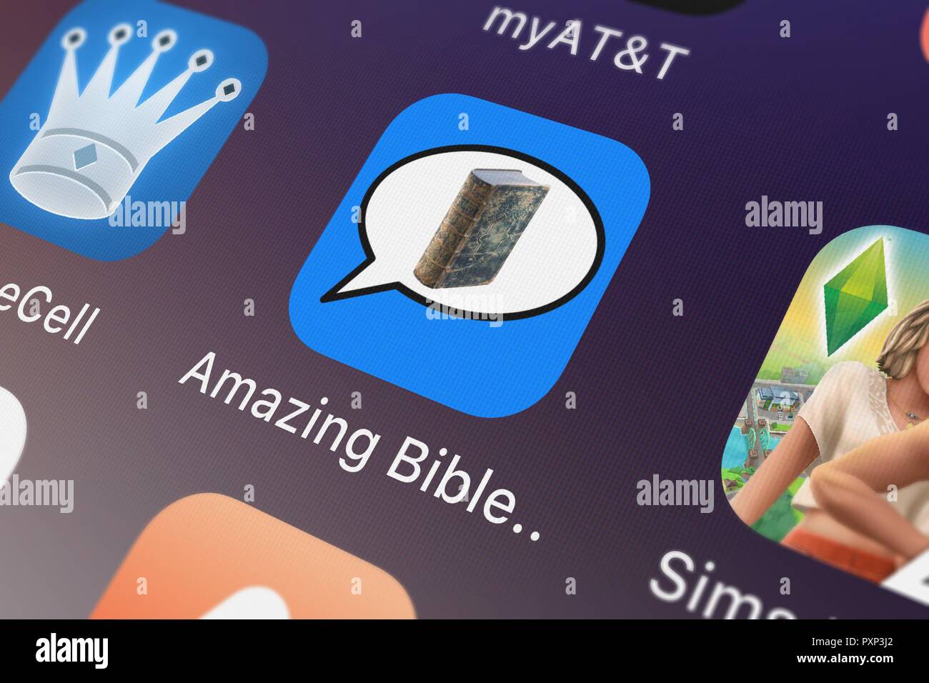 London, Regno Unito - 23 Ottobre 2018: Close-up shot della sorprendente versetti biblici mobile app da MarketWall.com. Foto Stock