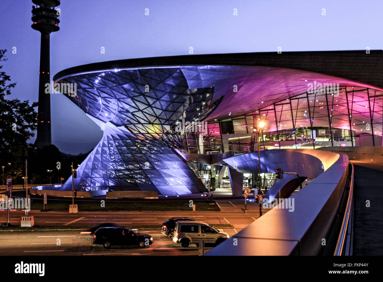 Deutschland, Bayern, BMW Welt di Monaco di Baviera bei Nacht, in Germania, in Baviera, BMW Welt di Monaco di notte, monaco di baviera, BMW, mondo, welt, architettura, auto autom Foto Stock