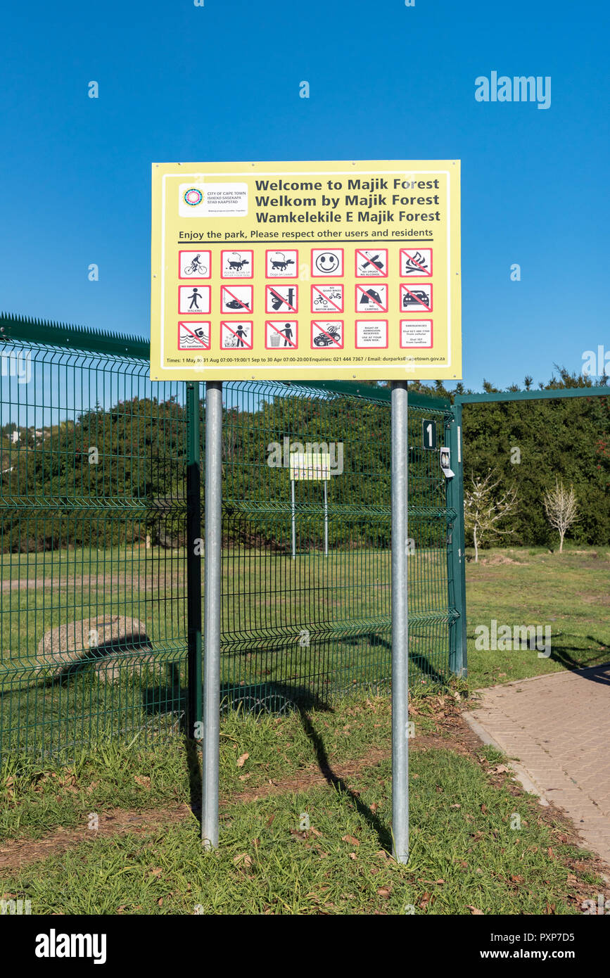 DURBANVILLE, SUD AFRICA, 11 agosto 2018: una scheda di informazioni in ingresso inferiore a Majik foresta in Durbanville nella provincia del Capo occidentale Foto Stock