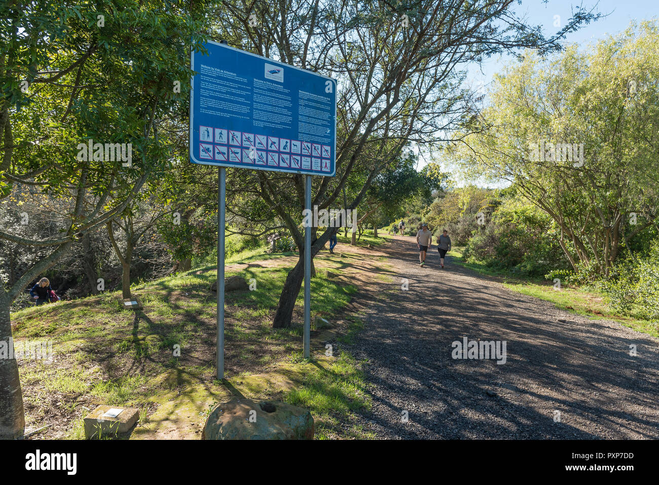 DURBANVILLE, SUD AFRICA, 11 agosto 2018: una scheda di informazioni a Vinks Arboretum in Majik foresta in Durbanville nella provincia del Capo occidentale. Peopl Foto Stock