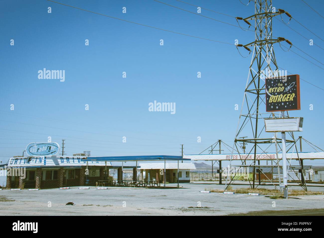 5 Luglio 2018 - KRAMER JUNCTION, CALIFORNIA: vista del famoso Astro Burger rigido nel ristorante che si trova al di fuori della US 395 nel deserto di Mojave Foto Stock