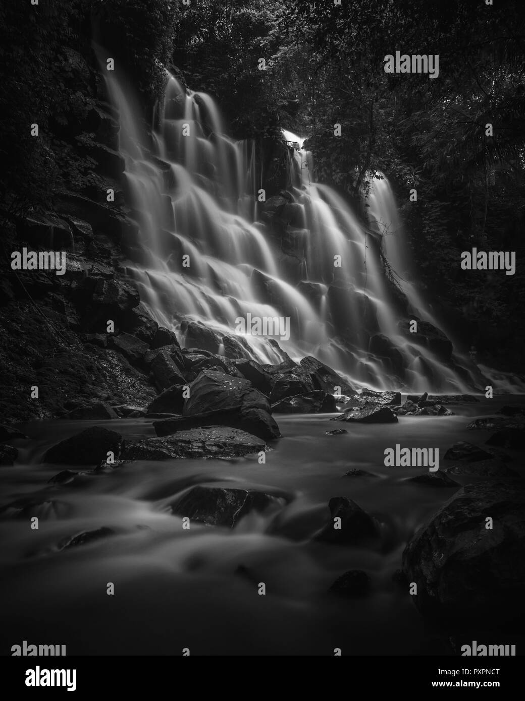 Cascata Kanto Lampo, situato in Bali, è una delle più belle cascate che ho sempre fotografato. Foto Stock