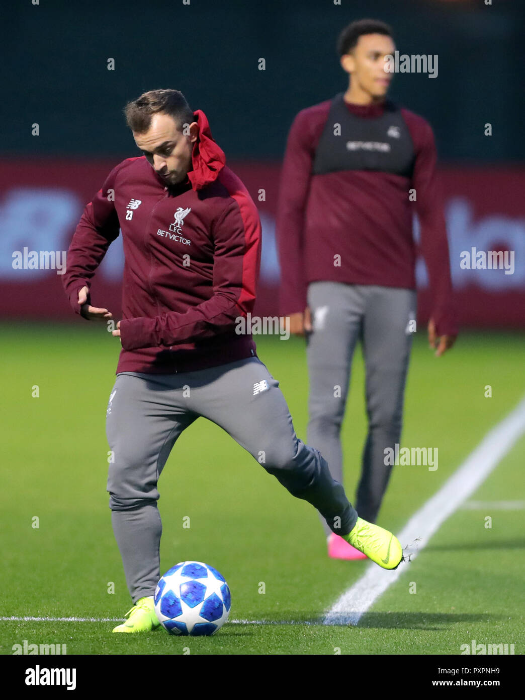 Di Liverpool Xherdan Shaqiri durante la sessione di allenamento a Melwood Allenamento, Liverpool. Foto Stock