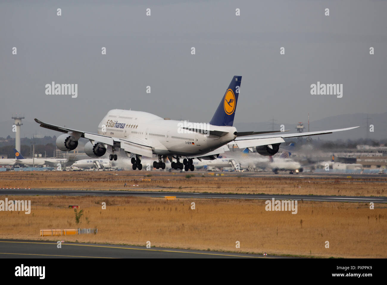 D-ABYM, Boeing 747-830 der Lufthansa als "5-Starhansa' am Flughafen Frankfurt am Main (FRA), 23.09.2018 Foto Stock