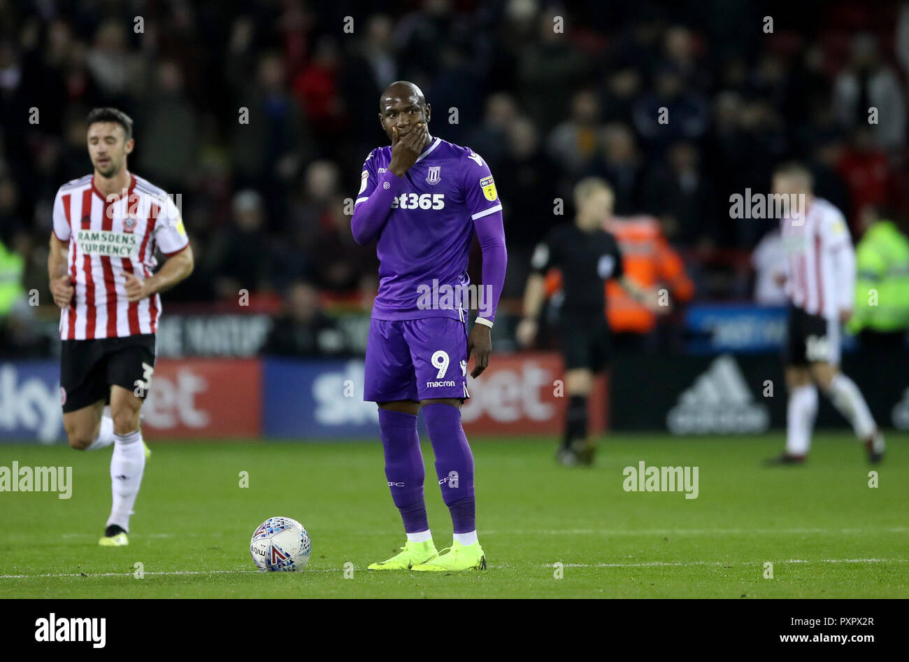 Stoke City's Sebenico Afobe si dispera dopo Sheffield Regno cliente il loro primo obiettivo del gioco durante il cielo di scommessa match del campionato a Bramall Lane, Sheffield. Foto Stock