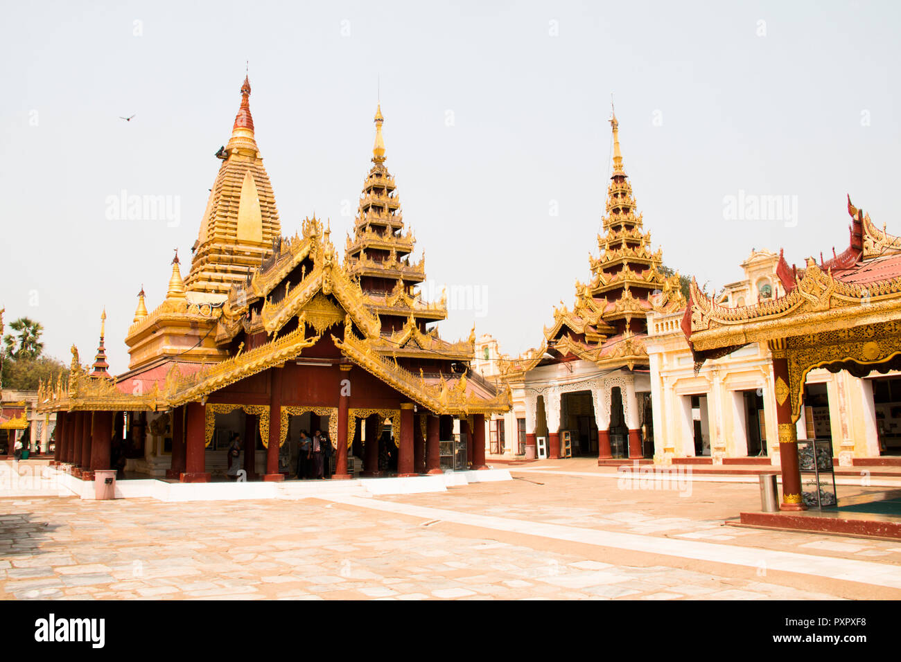 Incredibile tempio dorato di Bagan, un sito storico del Myanmar Foto Stock