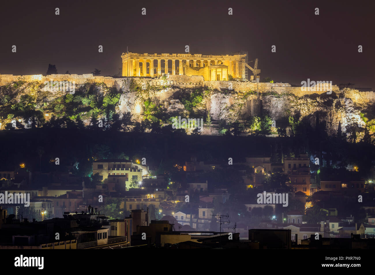 La Grecia, Atene Acropoli illuminata di notte Foto Stock