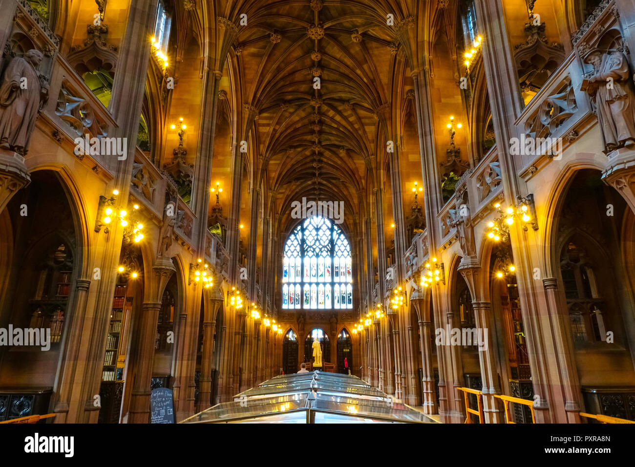 Manchester, Regno Unito - 18 Maggio 2018: John Rylands Library costruito nel 1988 da Enriqueta Rylands, sua moglie dopo Giovanni della morte, è aperto al pubblico nel 1900. Il Foto Stock