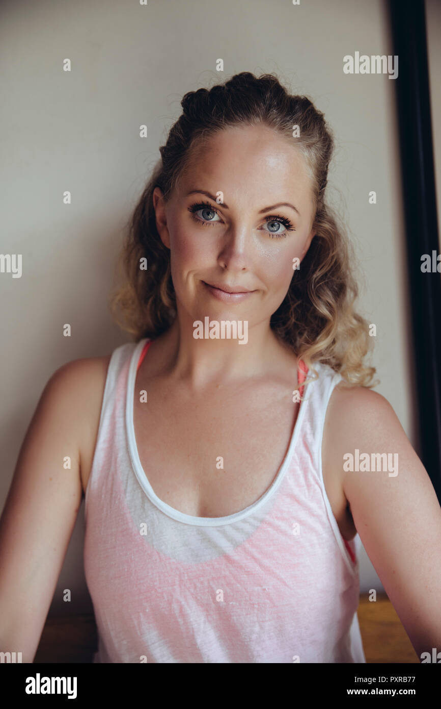 Ritratto di sorridente donna sportivo Foto Stock