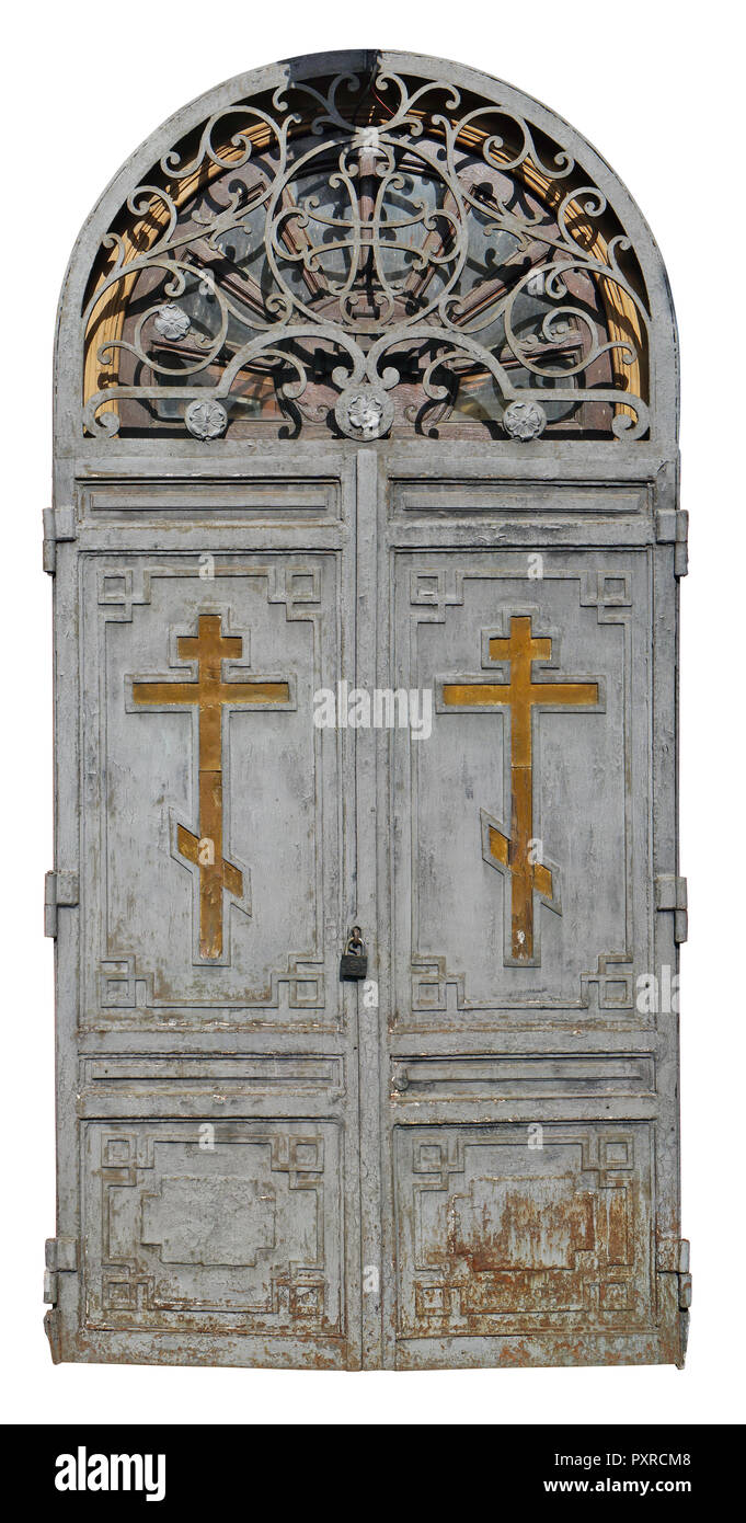 Bloccato in legno porte sporche della vecchia chiesa storica con golden croci cristiane. La vernice grigia pelato via da tempo. Isolato su bianco Foto Stock