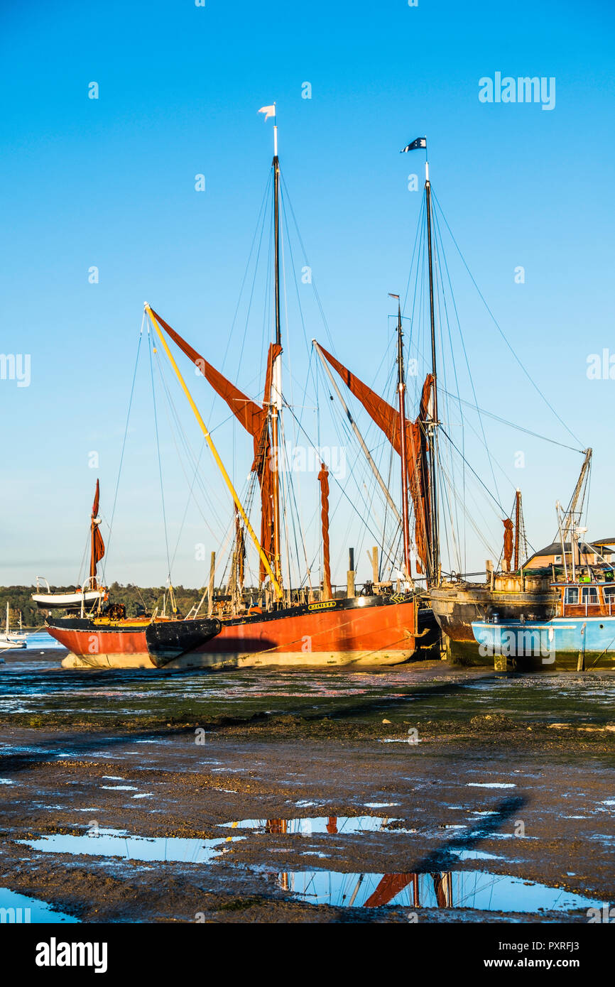 Il Tamigi chiatte Melissa e dietro di lei Xylonite sul Pin Mill. Foto Stock
