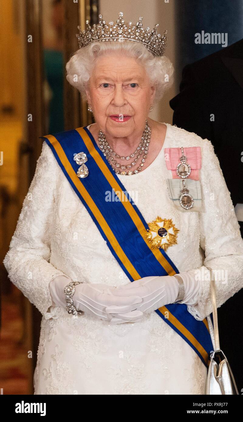Londra, Regno Unito. 23 ott 2018. La regina Elisabetta a Buckingham Palace in Londen, il 23 ottobre 2018, per la fotografia ufficiale prima del banchetto di stato al primo dei 2 giorni di Statevisit al Regno Unito Credito: dpa picture alliance/Alamy Live News Foto Stock